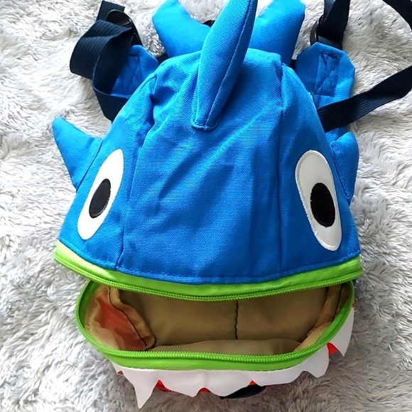 Baby Shark 🦈doo doo doo doo doo doo🦈 Backpack & Swim Cap - Picture 2 of 7